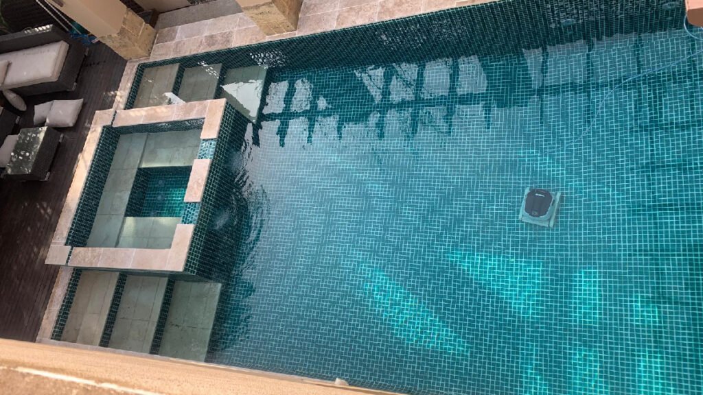 pool built by Peninsulatiling